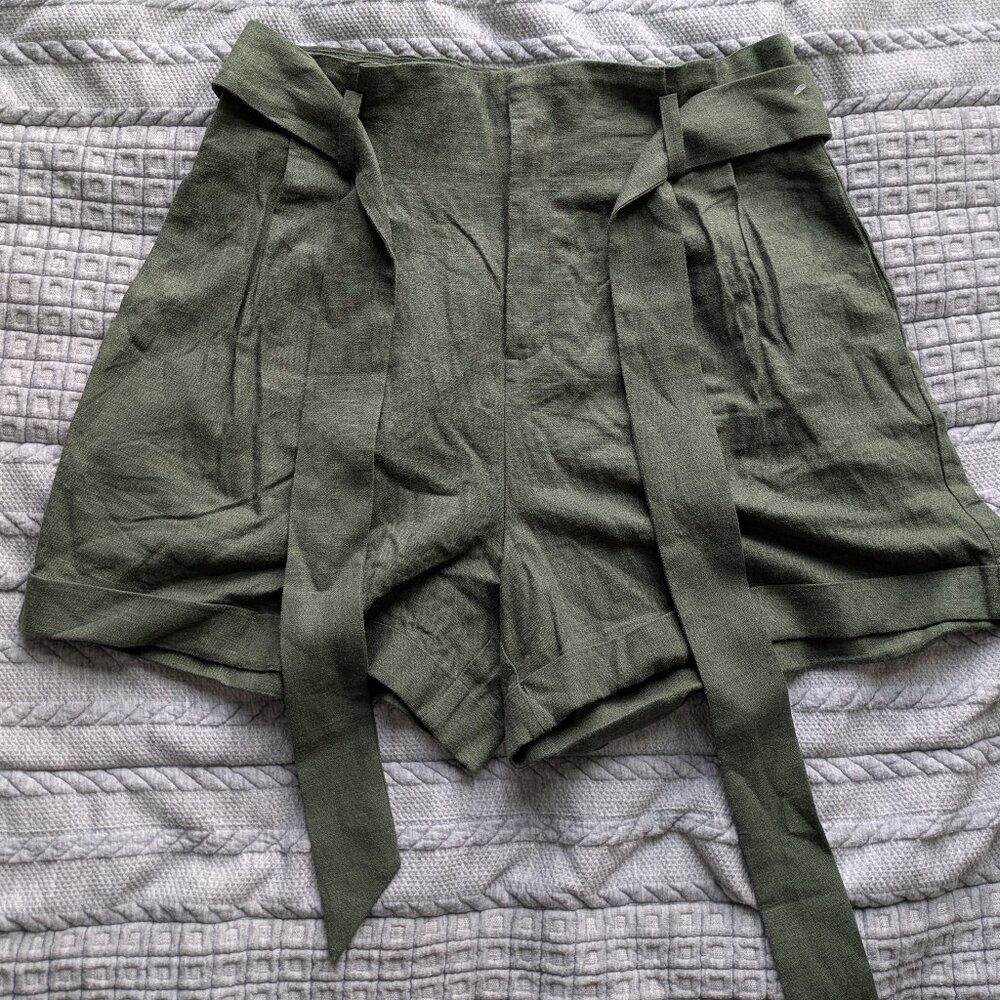 NWT ON 34th Women's High Rise Utility Shorts - Size L